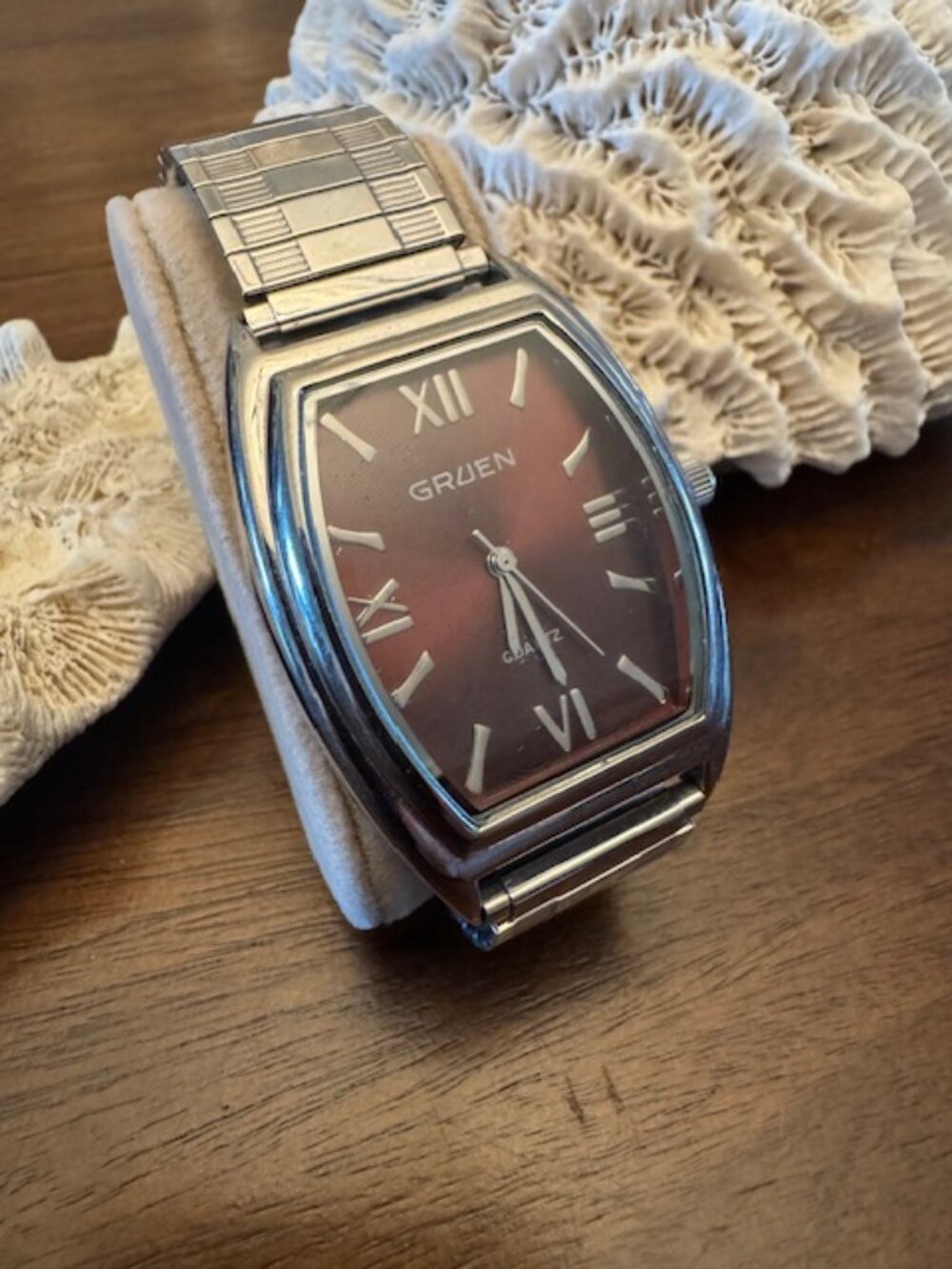 VINTAGE RARE - Gruen Curvex Men's Quartz Tonneau Watch - SR626SW - Brown Dial